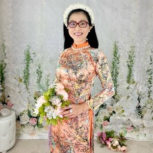 Áo dài hoa nhí lụa satin bộ/set, new Vietnamese 

size M Vietnam (US size 2)